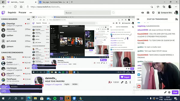 Novinho safado mostrando a bunda na live mandando salve pro dotado