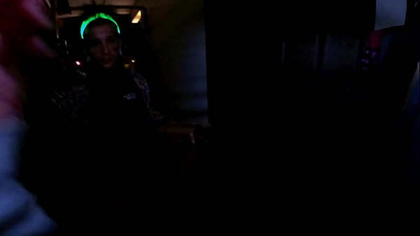 Pizza delivery man gets paid for delivery with sex