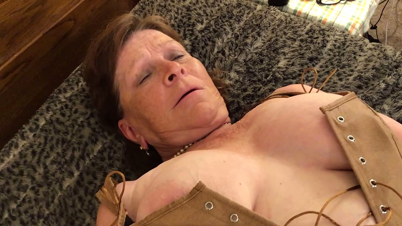 Granny Carmen'_s Norwegian Wood Bangin'_ Ballin'_ Creampie, Begin The Beguines