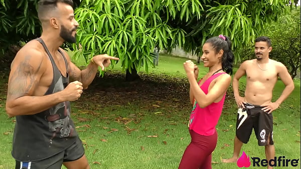 Red Fire Tv - Perva safada Niara Pessanha pediu aula particular e fez DP no meio do parque!