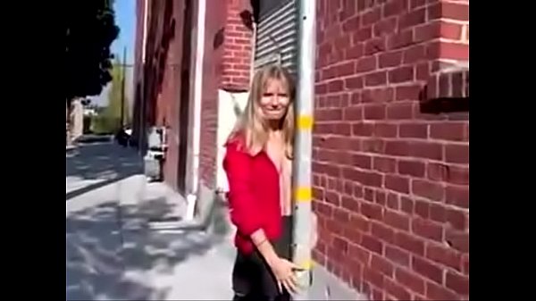 Download Video - Blonde Max Vegan&comma; public flasher fun in LA