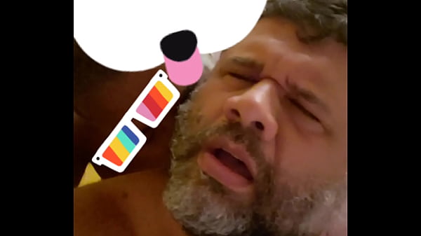 Sendo fodido pelo cachorrão