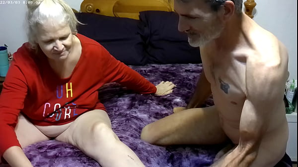Download Video - Hot Momma Vee Plays With Step Cousin Jerry&comma; Gives Him A Blowjob&excl;
