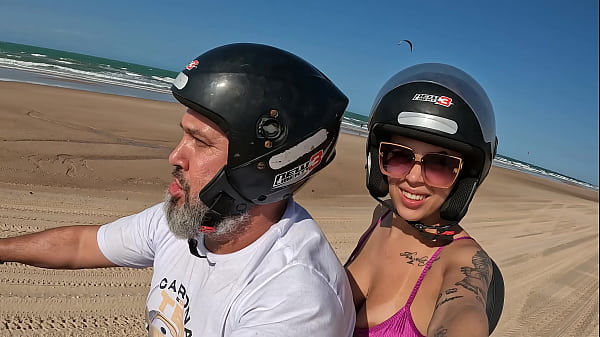 Download Video - Em Canoa Quebrada no meio das praias e dunas do Cear&aacute; a Carona do Ted com Ma Santos