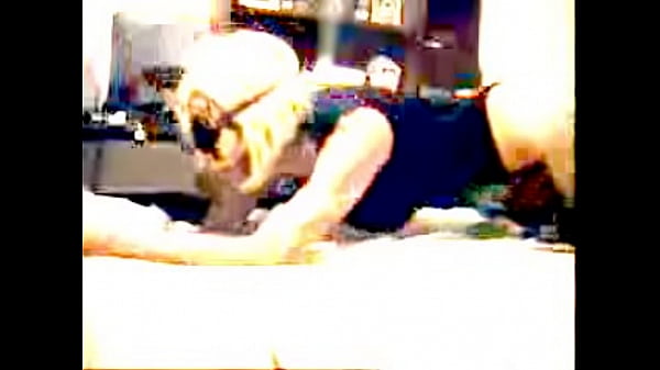 Wet Wild Cat Suck Dildo