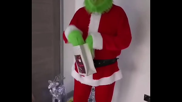 When Mr Grinch is left alone...