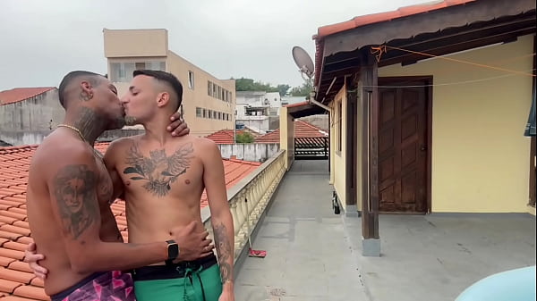 Download Video - Favelado hetero fode com dotados sem camisinha