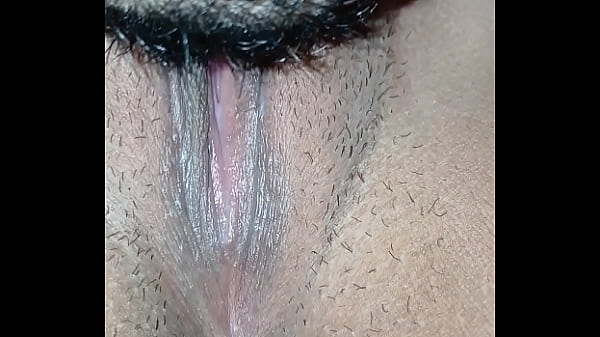 Lamiendo el cl&iacute;toris y comiendo el co&ntilde;o hasta u...