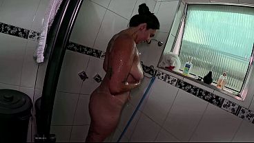 In her first time filming, she prepares to show how good she is at anal sex. Mari Muniz