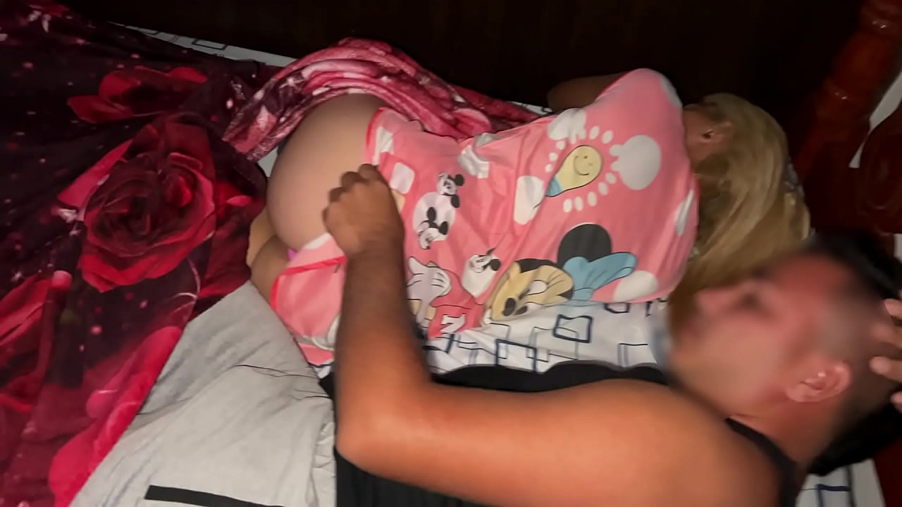 Compartiendo Cama con mi Hermosa Amiga Porque Estamos Viajando
                    anal latina ass doggystyle amateur homemade student big ass for dance prima mexicana reggaeton cama anal sex bailar dembow big ass anal sexo por el culo muchos negros