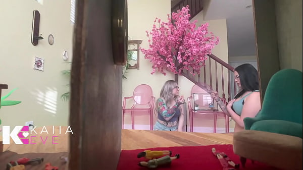 Giantess Snack Time Interruption: On the Hunt for Tiny Escapees!