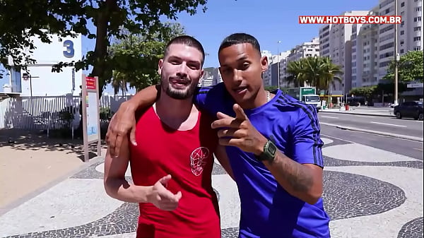 Download Video - Dois novinhos cariocas fodendo o gringo russo