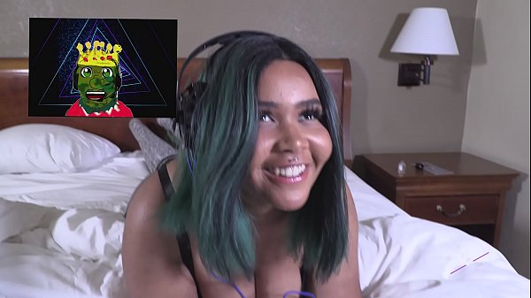 Download Video - Gamer Nerd Zoey strips naked and spreads pink pussy