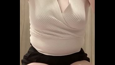 Giving birth to a pink vibrator from my anus! My pussy is dripping wet, masturbating while wearing a full-face mask.