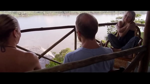 Chelsea Handler in Chelsea Does (2016) - 3