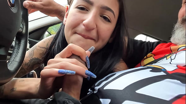 Fanny Mello novinha safada faz oral no carro e ...