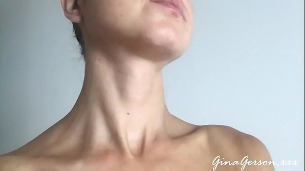 thumb fetish neck