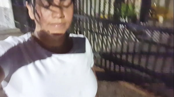 Download Video - Sai sem calcinha pra malhar o personal sentiu o cheiro da minha buceta suadinha me levou pro banheiro e encheu minha buceta de porra