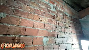 Download Video - Arrastei a novinha de 18 anos depois do Bail&atilde;o de favela pro meu barraco isso foi incr&iacute;vel soquei na buceta dela sem camisinha
