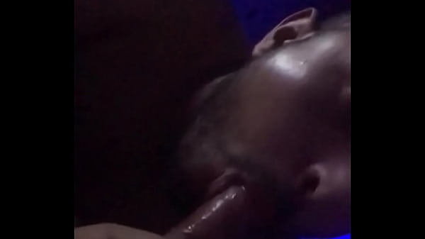 Chupando o pau do pai do meu amigo