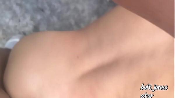 *The police officer's wife wants to get revenge, she said he eats everyone on the street except her, but she wanted revenge and recorded for xvideos with a mask and wig giving her beautiful ass in the ring.
