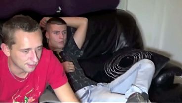 jeun hetero pris au piege par son pote gay