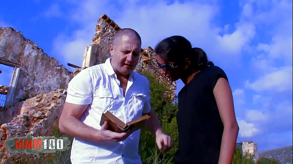 Download Video - Slim Indian teen babe outdoor anal fucking