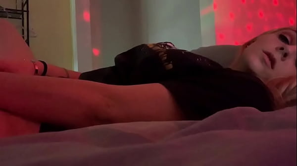 thumb she cums hard