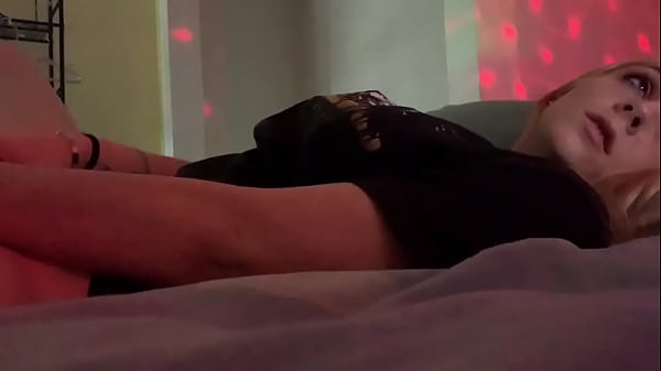 thumb she cums hard