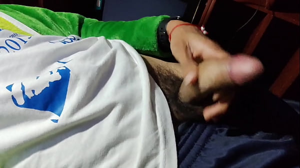BIG COCK OF YOUNG MAN ENDS UP CUMMING IN SPURTS