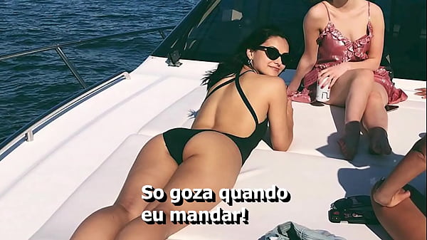 Laristripe Camila Mendes