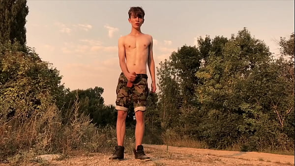 Teenager Jerking off his 9 inches / Huge Veiny ...