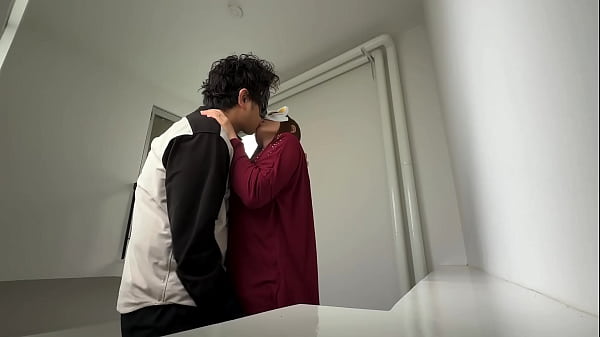 Download Video - 職場の屋上で不倫SEX