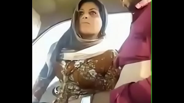 Super hot girl blowjob in car