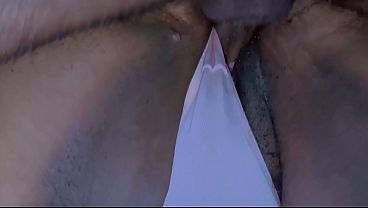 福音派の夫婦が自作のポルノ動画を撮影し、教会グループに流出。牧師が女性信者と性行為をしている。