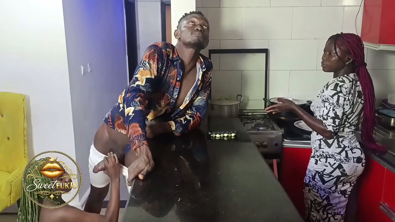 Reina cremosa de culo suave, mételo dentro, vamos a ser rápidos antes de que mi esposa regrese.
                     muchos negros