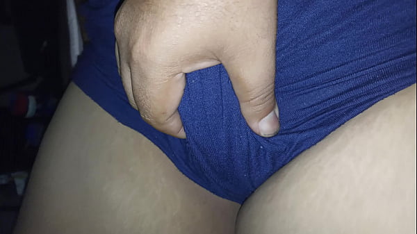 Download Video - &lbrack;Karmico&rsqb;&lbrack;Ma&ntilde;anero&rsqb; me quedo a en el cuarto de mi mam&aacute;&period; Grabo su camel toe&period; Tiene la Panocha gordita&period;