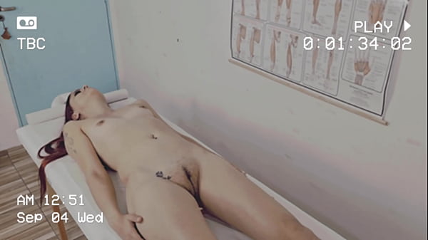 Download Video - Fantasia cemit&eacute;rio mulher se levanta&excl;