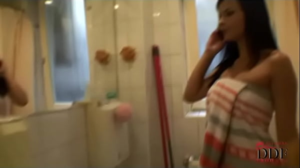 Wet pussy pumped by fucking machine