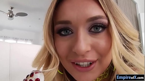Sultry babe Natalia Starr butt plugged