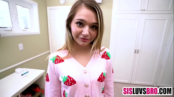 I filmed my stepsis sucking my dick