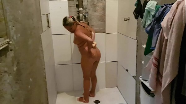 Slutty slut taking a shower !!! Paty Bumbum - El Toro De Oro