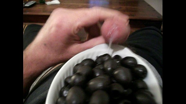 Tapa Aus Schwarzen Oliven Mit Vinaigrette / Tapa De Olivas Negras