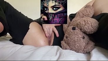 セクシーなゴシック系オルタナティブエモガールがあなたのために自慰行為をして、彼女のピンクの処女のおまんこを見せます - アマチュアアラビアスノーホワイト