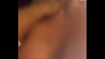 A mi madrastra madura le gusta que la tome del cuello cuando la penetro