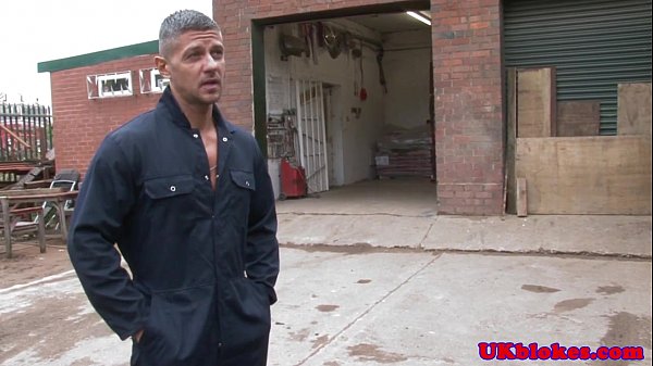 Download Video - Gaysex UK stud pays debt with his tight ass