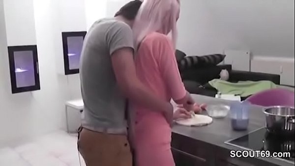 Download Video - Stief-Bruder mit Monster Schwanz fickt seine Stief-Schwester