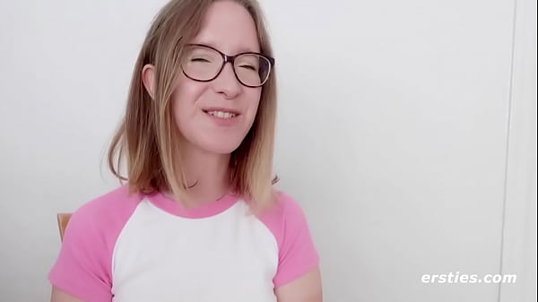 Amelia Gives Us a Sexy Show Outdoors