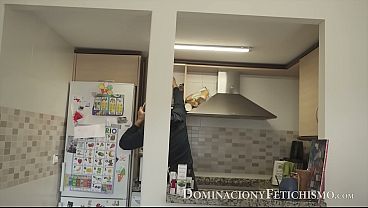 La zapatilla te castiga por no hacer tus labores (en espa&ntilde;ol con subt&iacute;tulos en ingl&eacute;s)