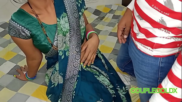 Standing on the road, Komal said, I need 15 to 20 land every day.